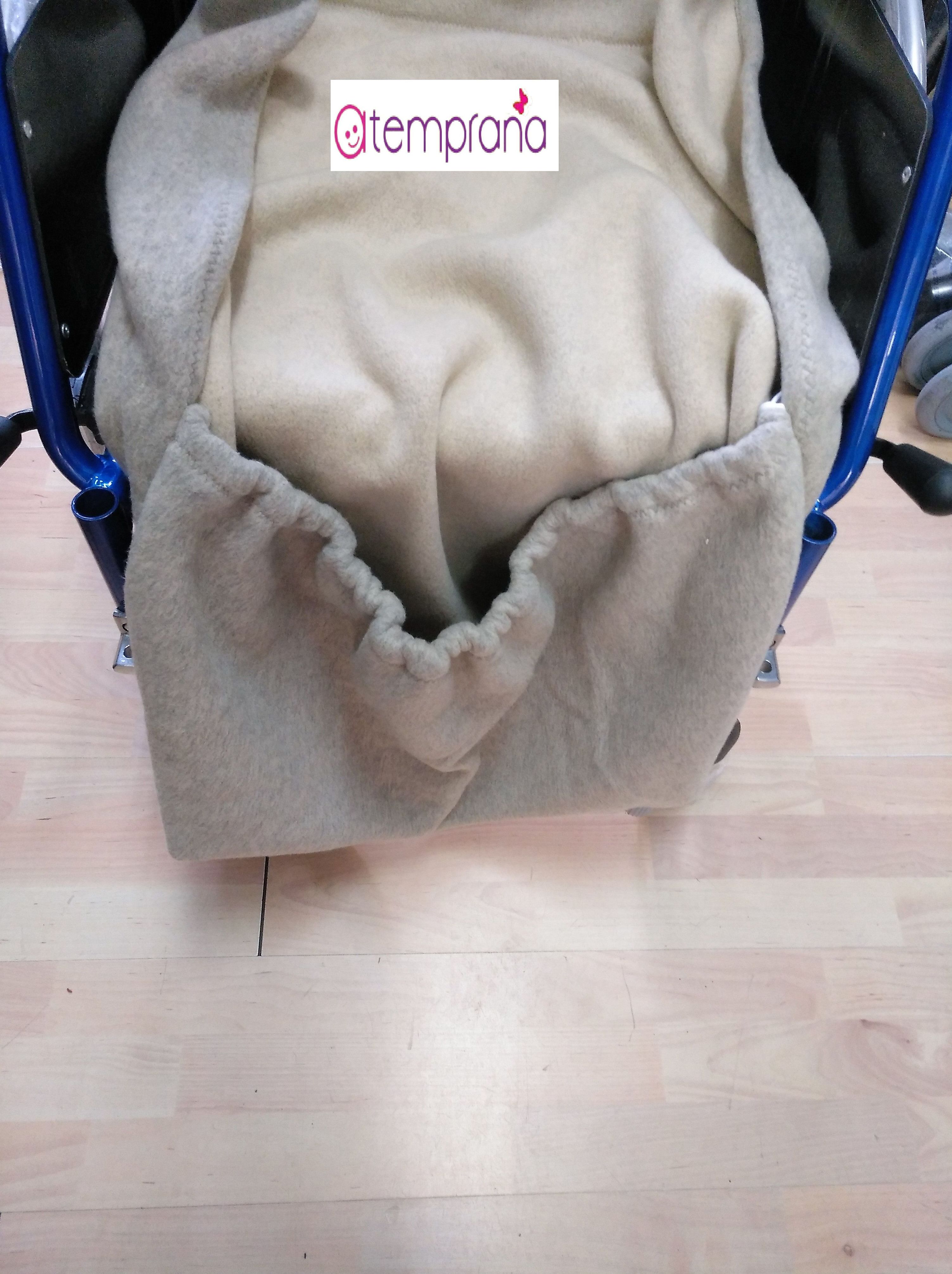 Manta especial para sillas de ruedas: Alquiler de sillas de ruedas de Atemprana Manta especial para sillas de ruedas: Alquiler de sillas de ruedas de Atemprana