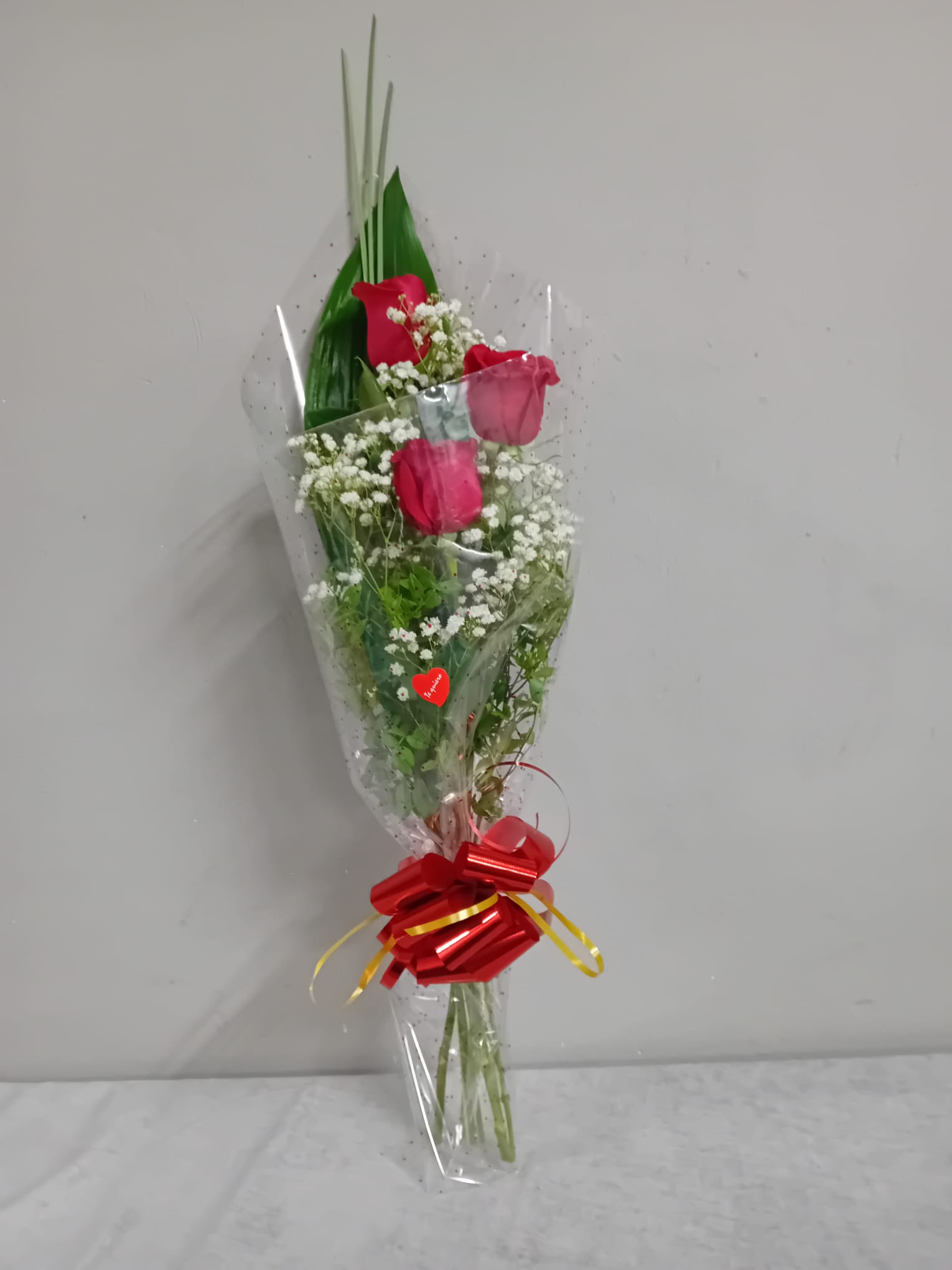3 rosas rojas: CATALOGO de Floristería Manuela