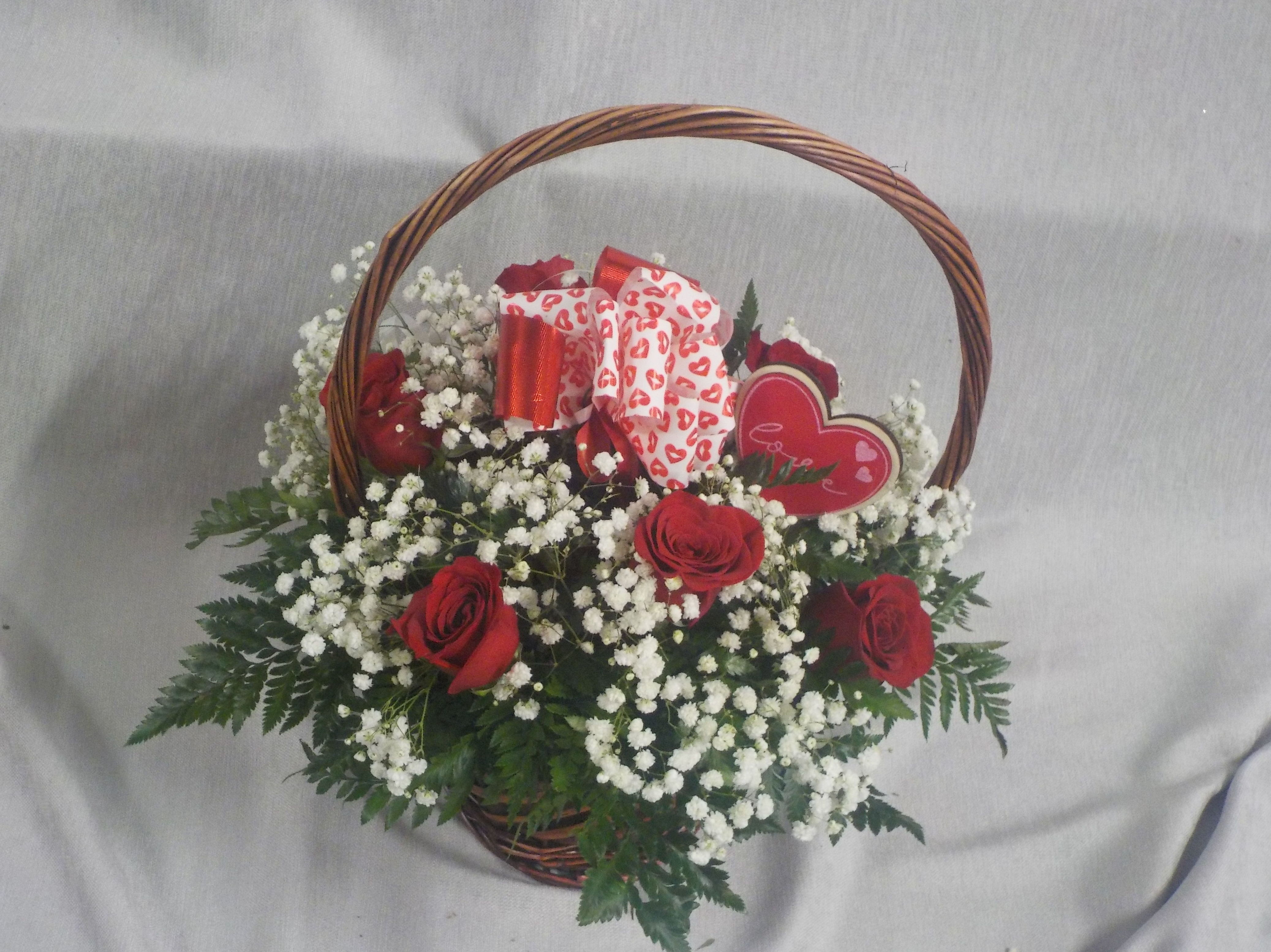 cesta de rosas: CATALOGO de Floristería Manuela