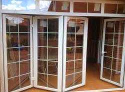 Puertas replegables: Servicios de Cristalería Adorna Puertas replegables: Servicios de Cristalería Adorna