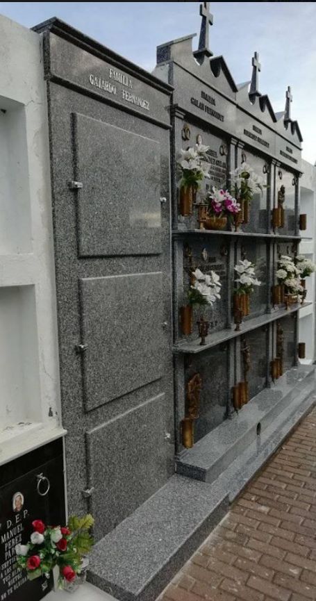 Arte funerario: Servicios de Extremeña del Granito Arte funerario: Servicios de Extremeña del Granito