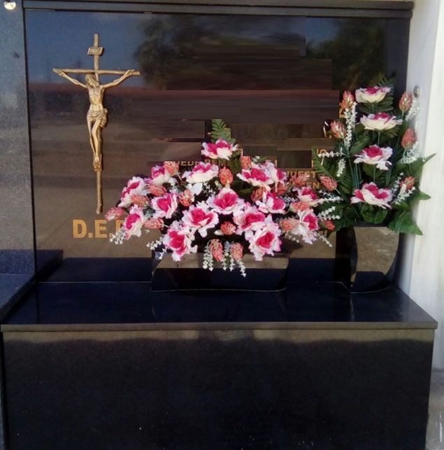 Arte funerario: Servicios de Extremeña del Granito Arte funerario: Servicios de Extremeña del Granito