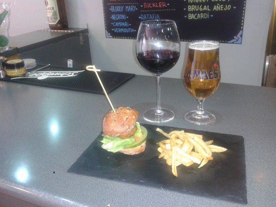 Burguer: Amplia carta de NIGROMANTE GASTRO-BAR Burguer: Amplia carta de NIGROMANTE GASTRO-BAR