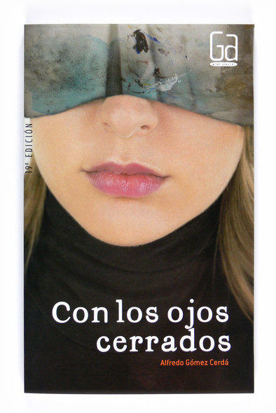 Con los ojos cerrados. Alfredo Gómez Cerda. Editorial S.M. Con los ojos cerrados. Alfredo Gómez Cerda. Editorial S.M.