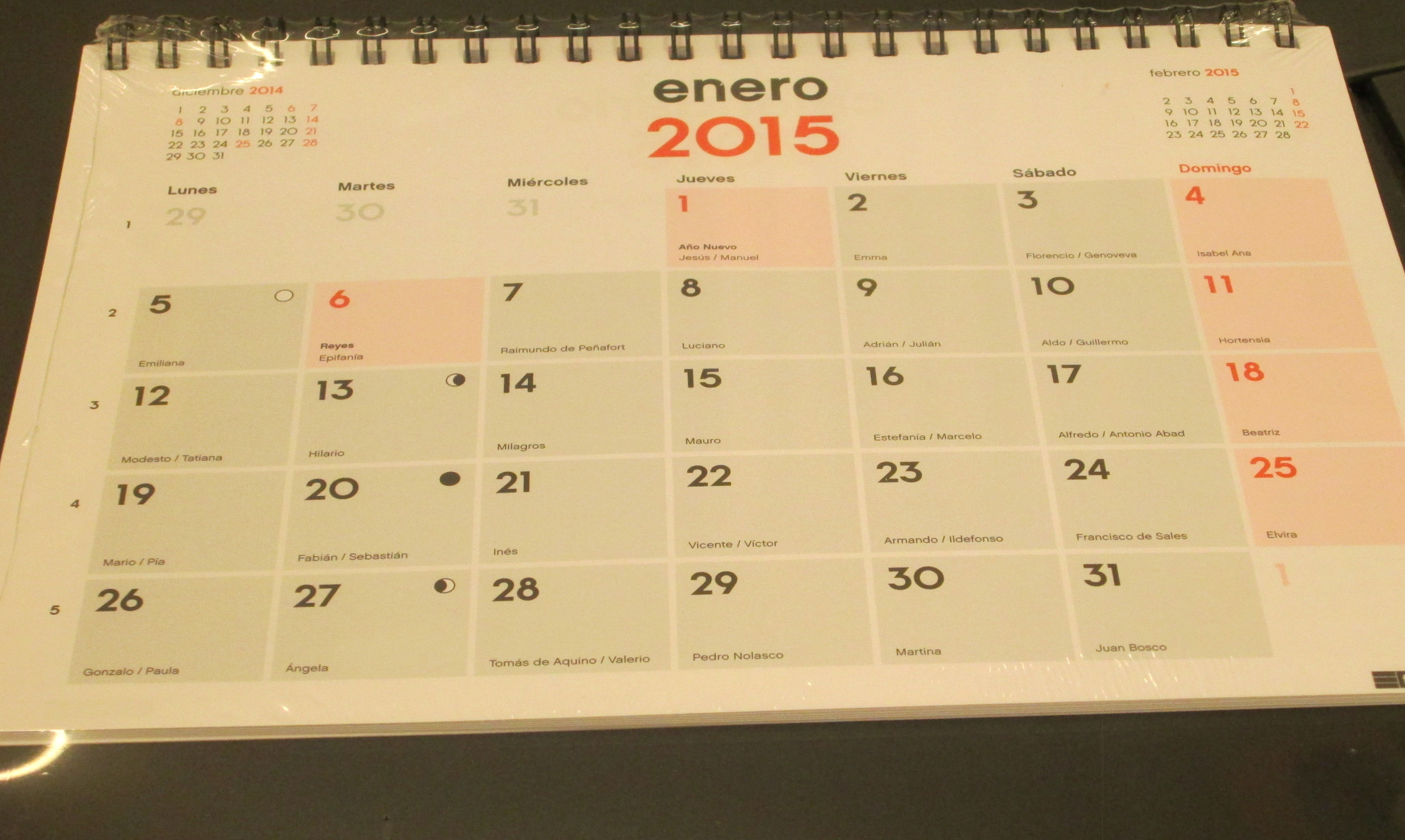 Calendario de mesa 15 x 21 cms. Calendario de mesa 15 x 21 cms.