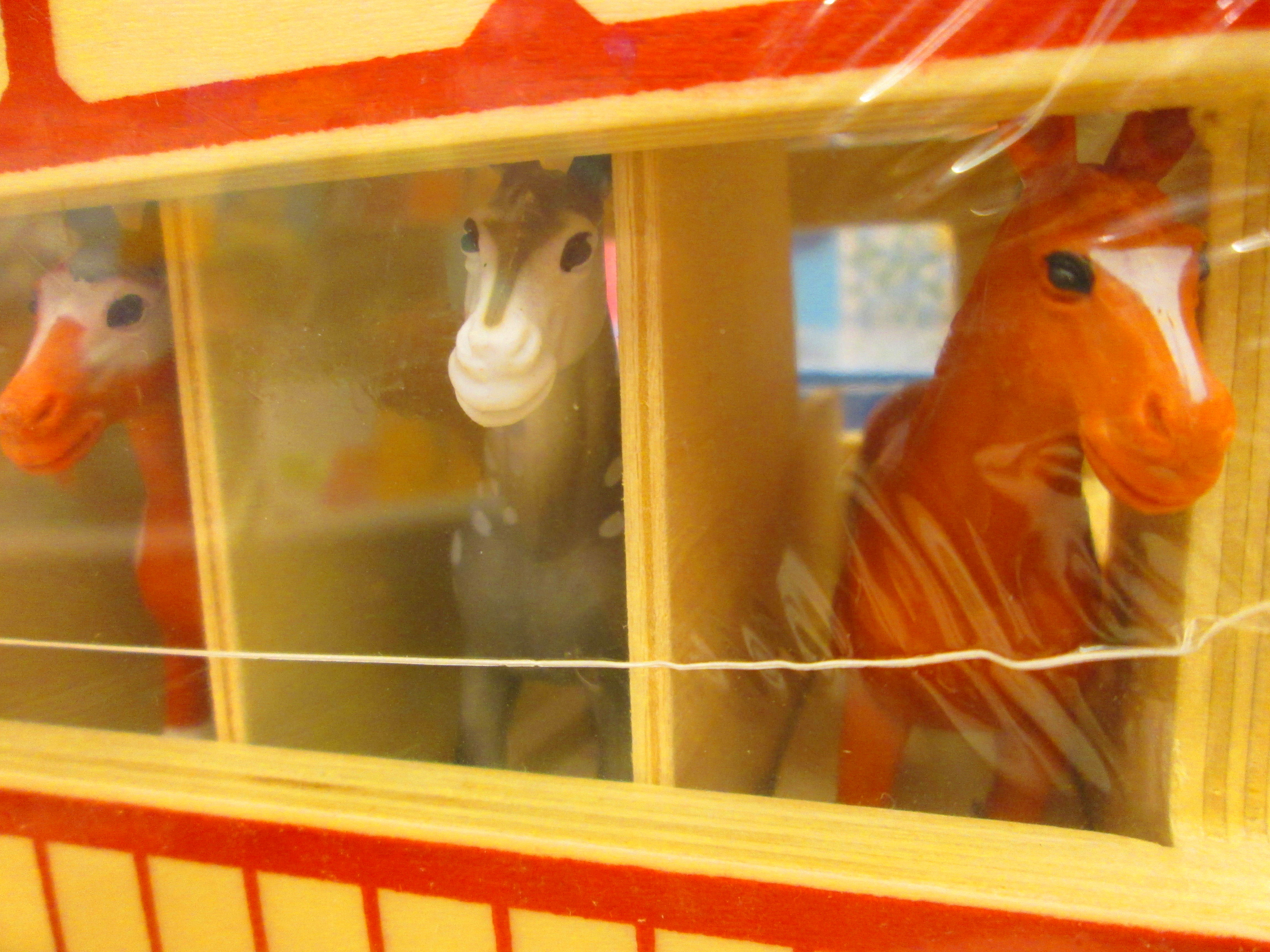 ESTABLO DE CABALLOS DE EXHIBICIÓN. MELISSA 6 DOUG ESTABLO DE CABALLOS DE EXHIBICIÓN. MELISSA 6 DOUG