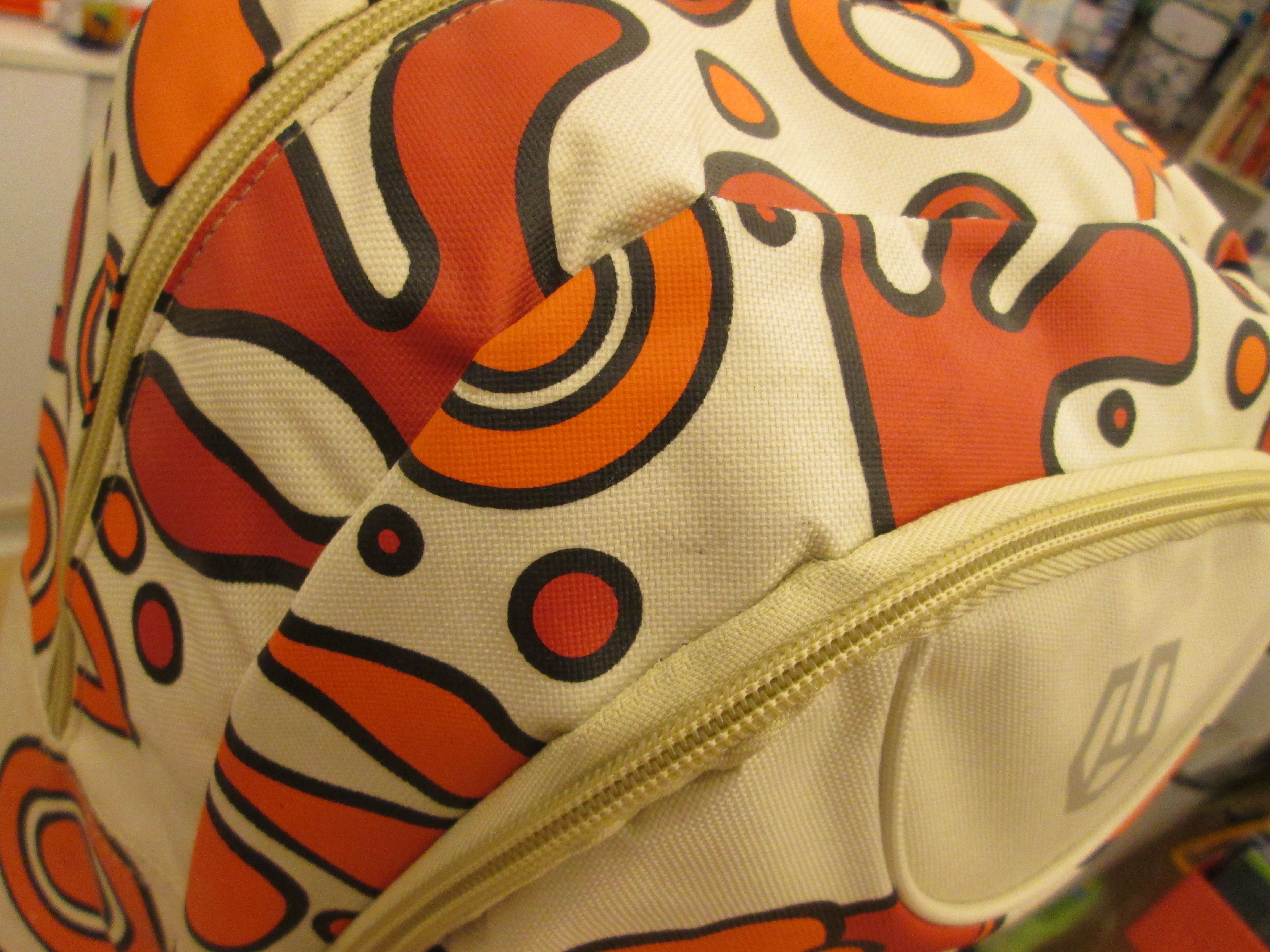 MOCHILA URBAN GRAFFITI MOCHILA URBAN GRAFFITI