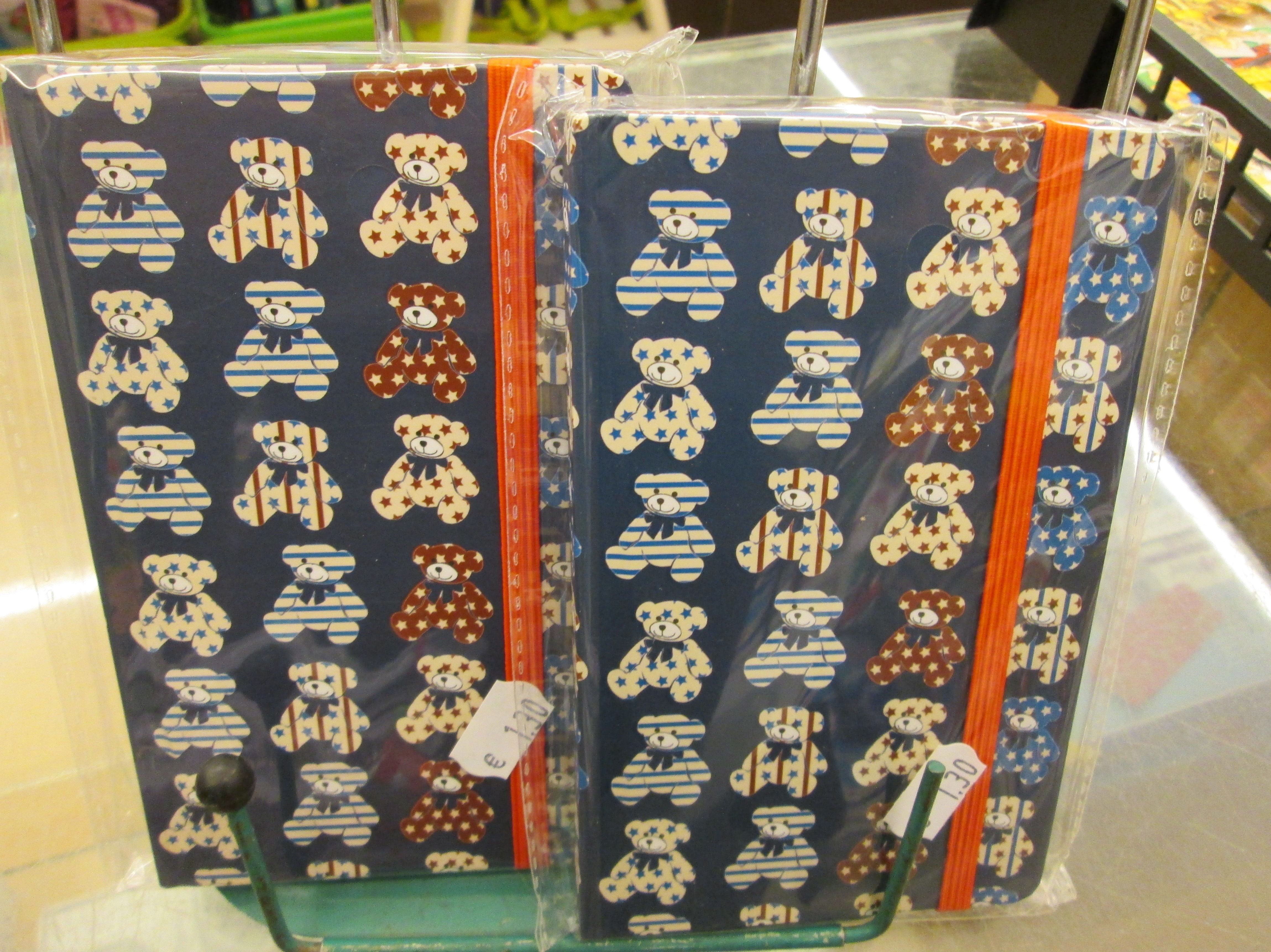 LIBRETA PEQUEÑA PASTA DURA CON GOMA LIBRETA PEQUEÑA PASTA DURA CON GOMA