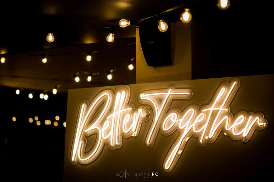 Neón Better Together: Decoración de eventos de DeMadera Chic Neón Better Together: Decoración de eventos de DeMadera Chic