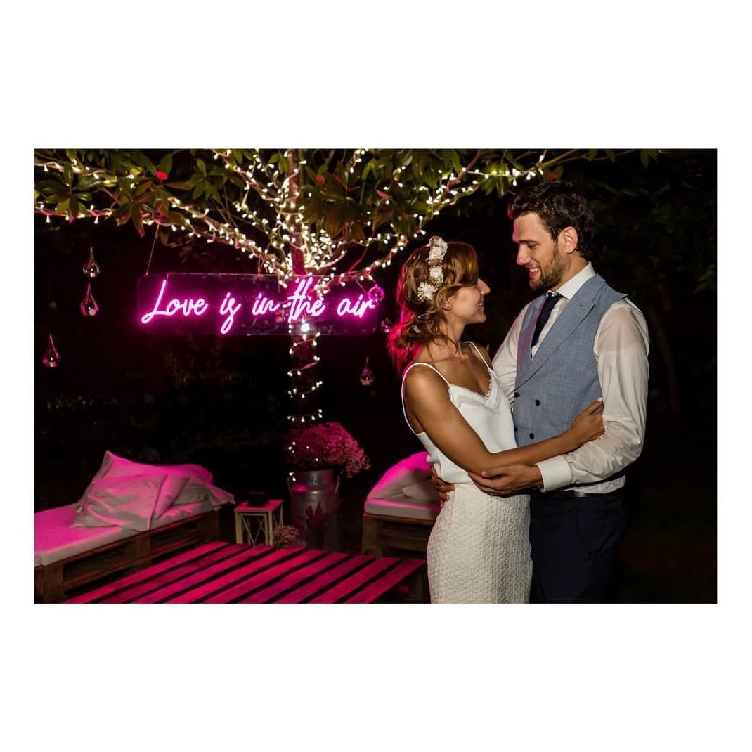 Neón Love is in the air: Decoración de eventos de DeMadera Chic Neón Love is in the air: Decoración de eventos de DeMadera Chic