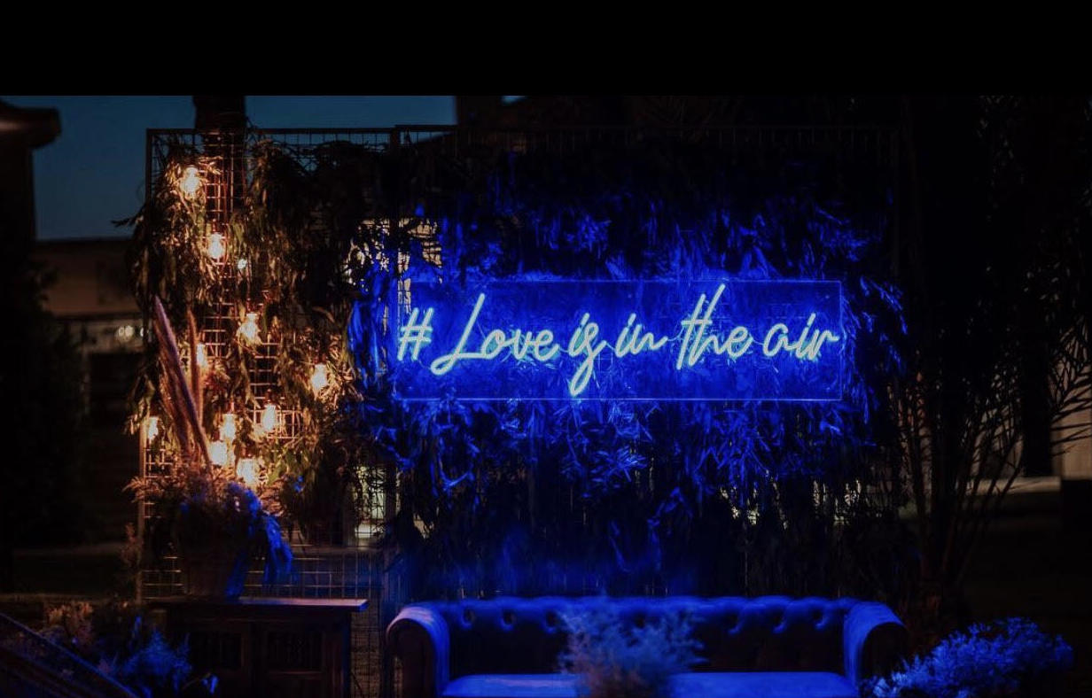 Alquiler de letras y piezas luminosas para eventos: Decoración de eventos de DeMadera Chic Alquiler de letras y piezas luminosas para eventos: Decoración de eventos de DeMadera Chic