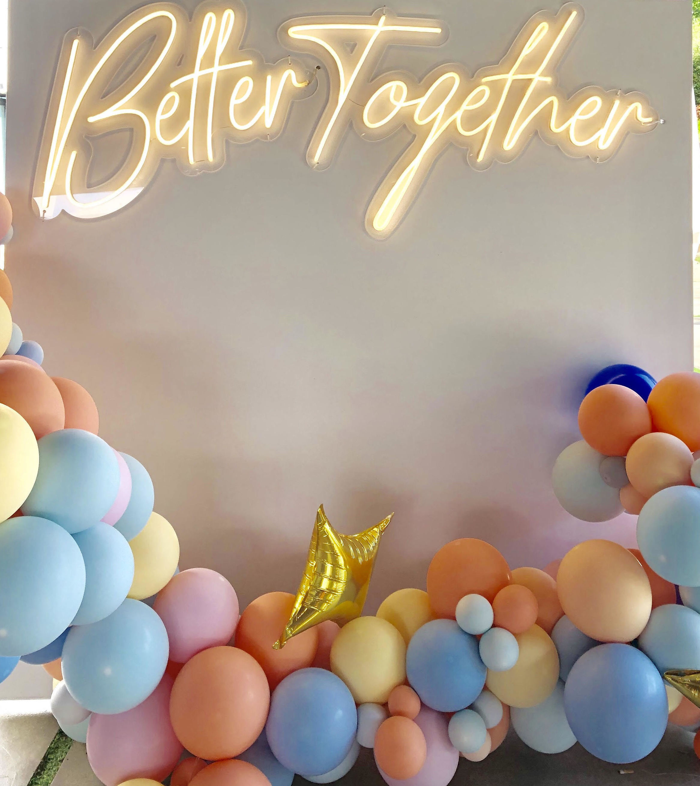 Neón Better Together: Decoración de eventos de DeMadera Chic Neón Better Together: Decoración de eventos de DeMadera Chic