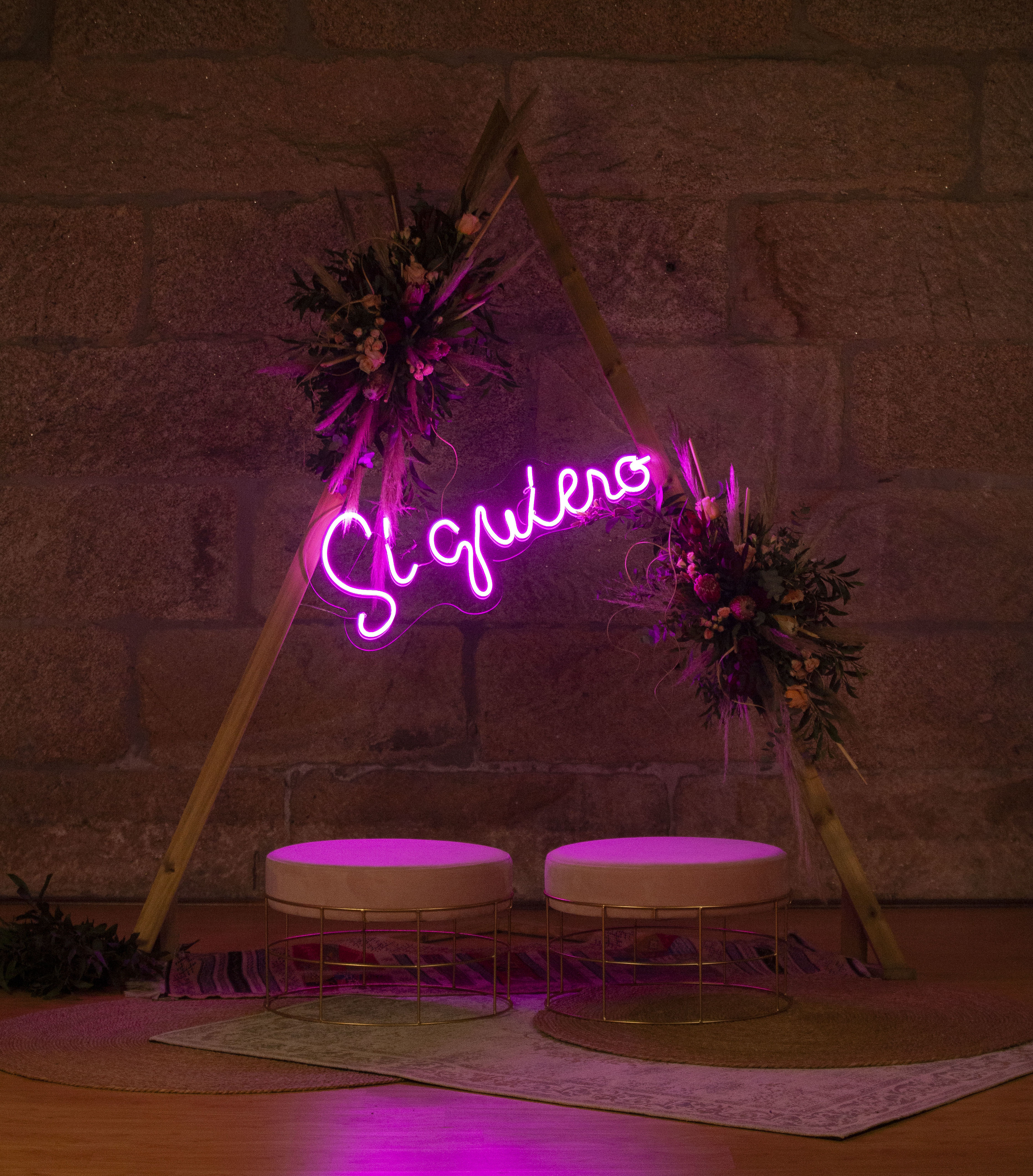 Neón SI QUIERO: Decoración de eventos de DeMadera Chic Neón SI QUIERO: Decoración de eventos de DeMadera Chic