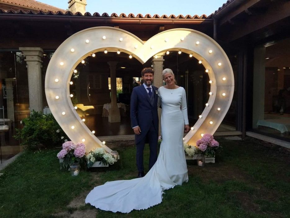 Corazón luminoso con bombillas: Decoración de eventos de DeMadera Chic Corazón luminoso con bombillas: Decoración de eventos de DeMadera Chic