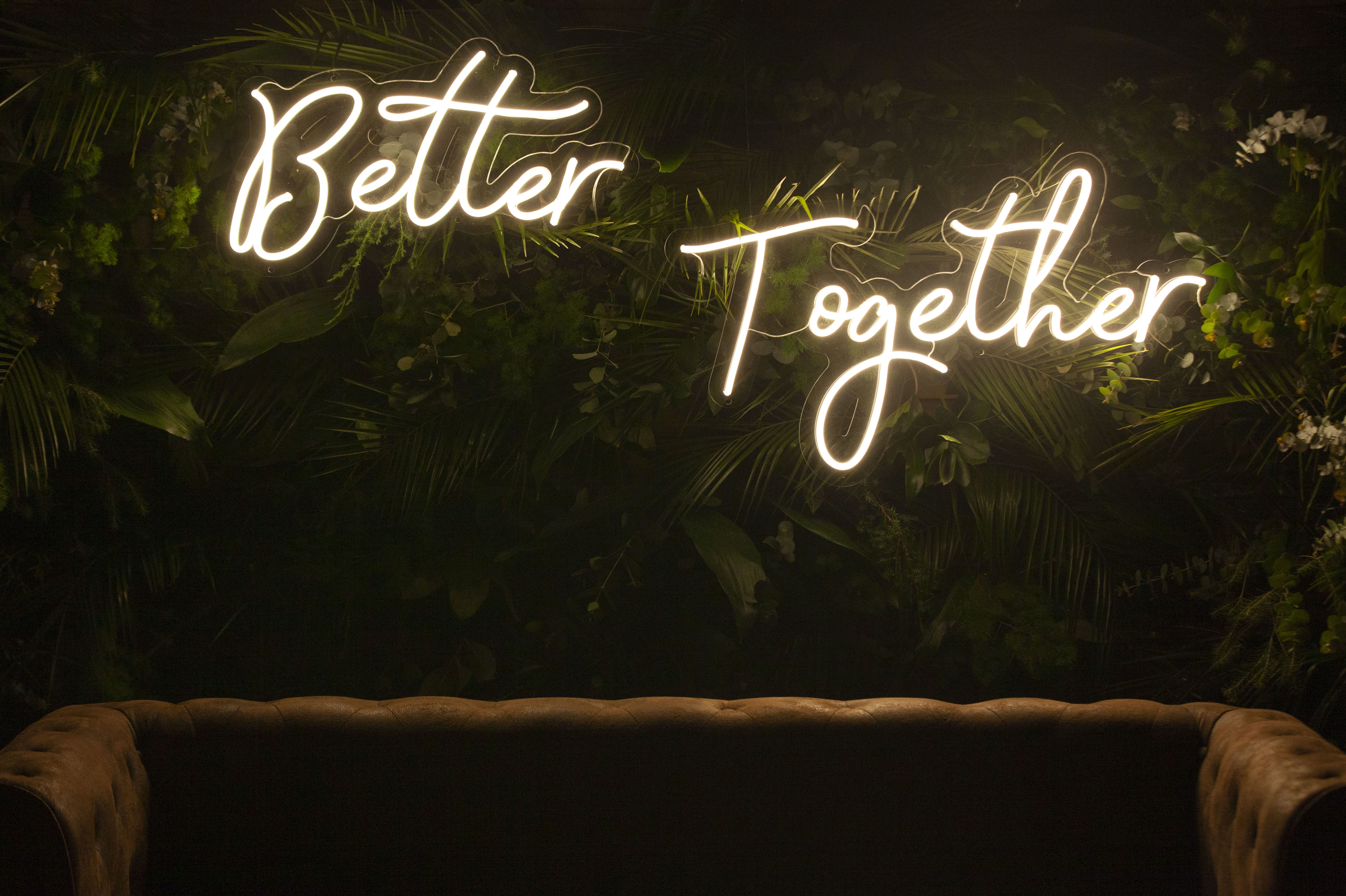 Neón Better Together: Decoración de eventos de DeMadera Chic Neón Better Together: Decoración de eventos de DeMadera Chic
