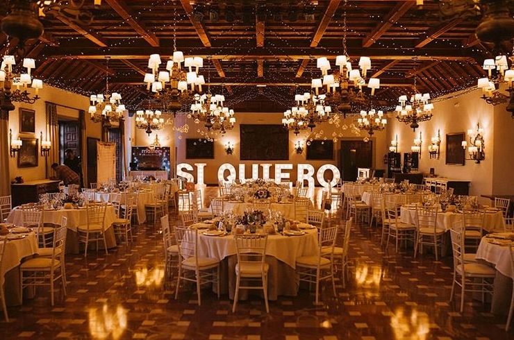 Composición SI QUIERO con bombillas: Decoración de eventos de DeMadera Chic Composición SI QUIERO con bombillas: Decoración de eventos de DeMadera Chic