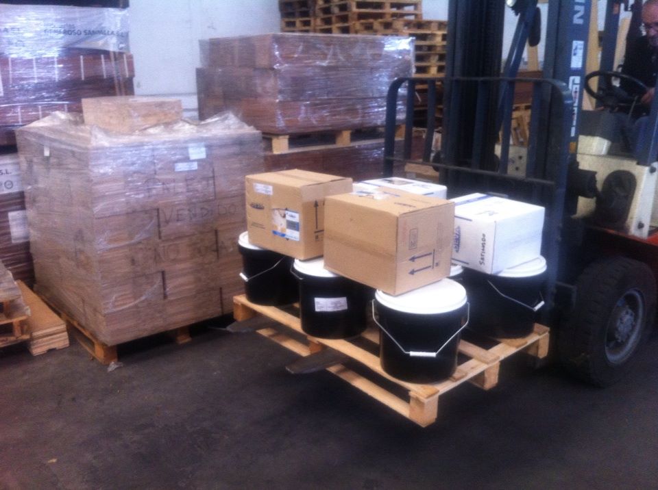 VENTA ALMACEN: de Suministros y/o instalación de tarimas y parquets VENTA ALMACEN: de Suministros y/o instalación de tarimas y parquets