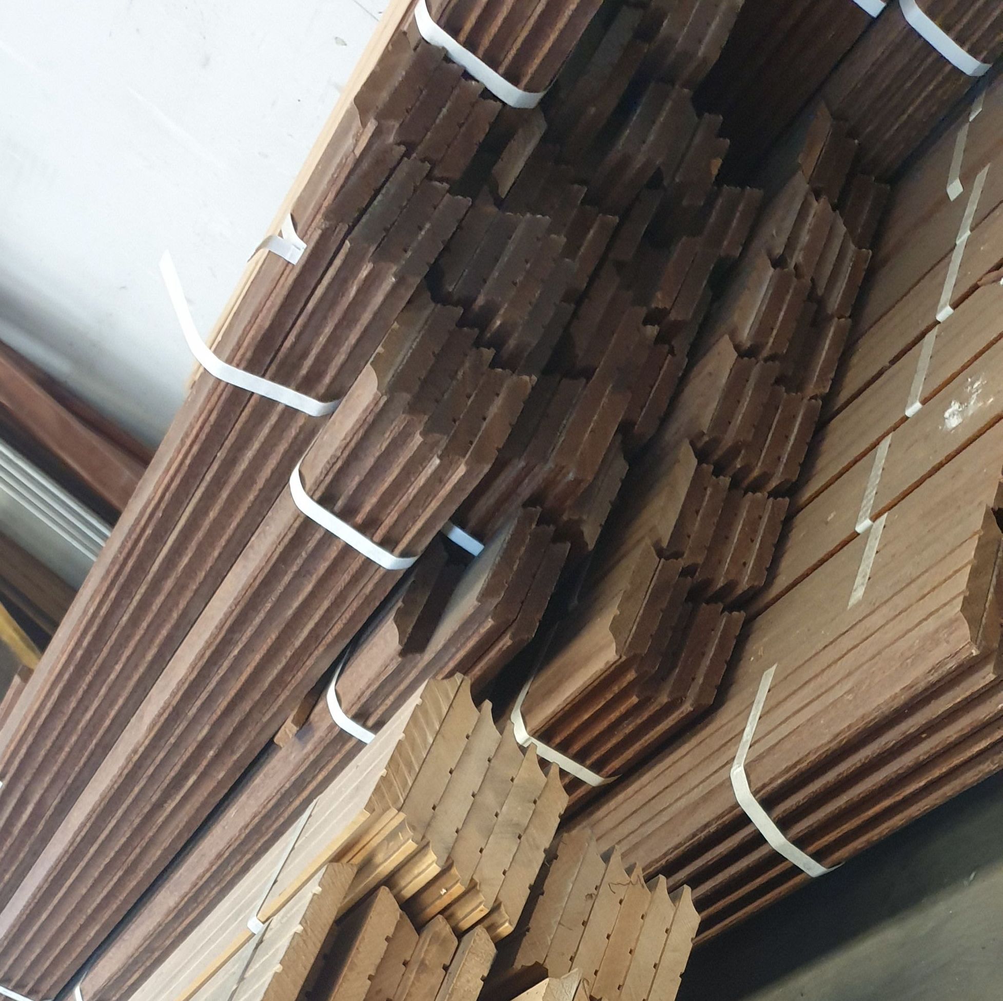 Venta parquets, tarimas , rodapies, colas, barnices, lijas para suelos ASTURIAS Venta parquets, tarimas , rodapies, colas, barnices, lijas para suelos ASTURIAS