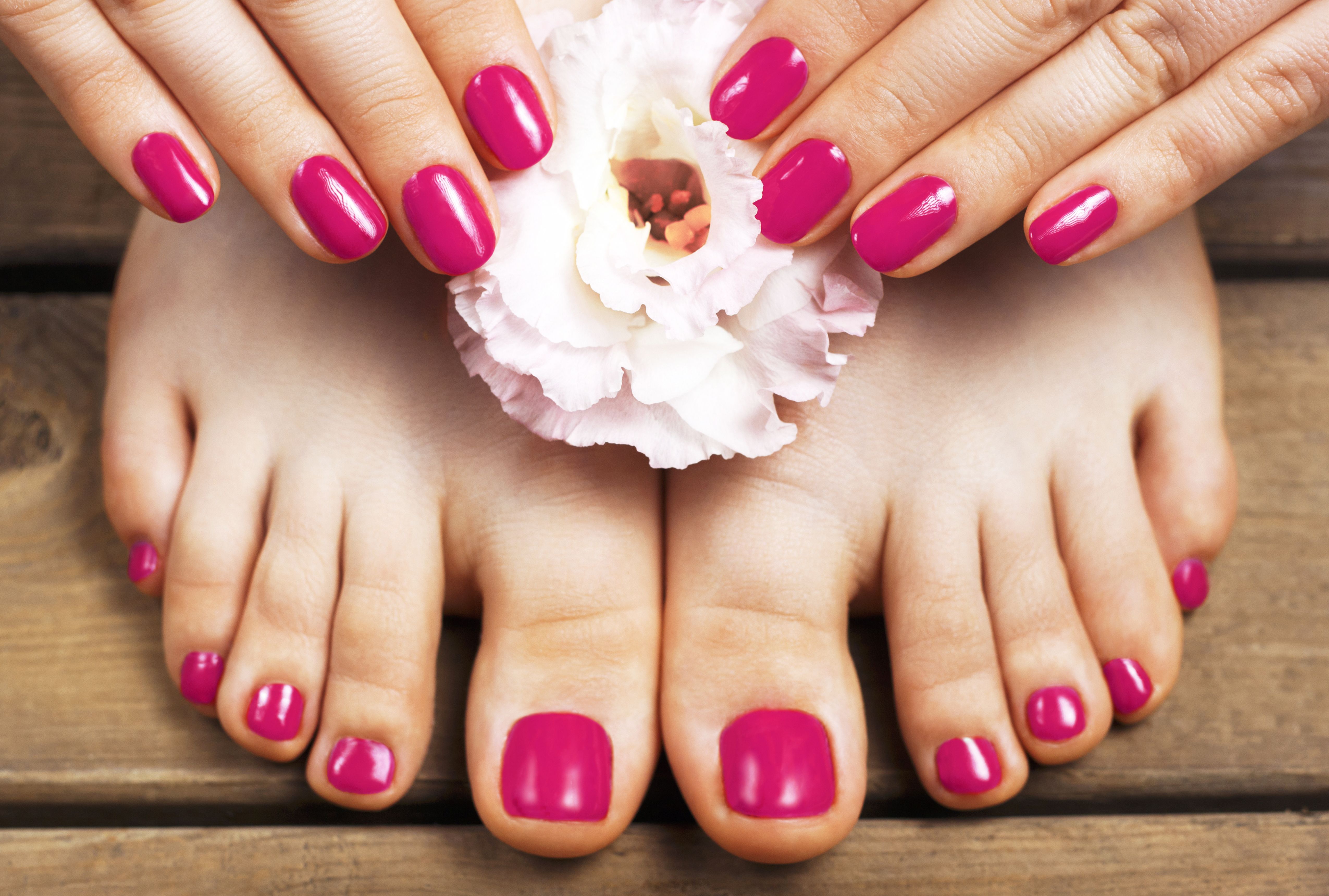 Manicura y Pedicura: Servicios de Salón de Belleza Hebrón SL Manicura y Pedicura: Servicios de Salón de Belleza Hebrón SL