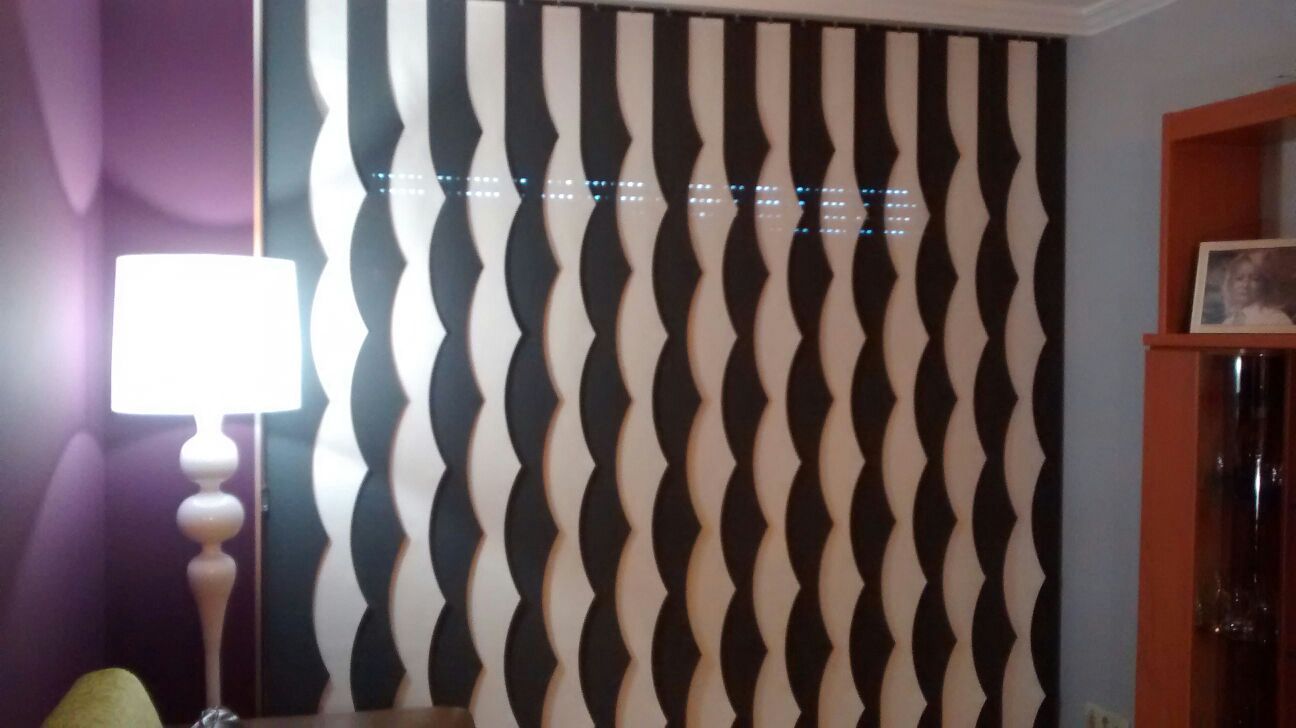 Cortinas de lamas verticales con formas: Productos y servicios de Decoración Hogar Nou Centre Cortinas de lamas verticales con formas: Productos y servicios de Decoración Hogar Nou Centre
