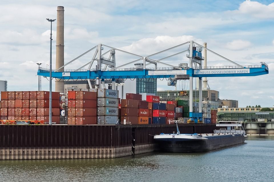 Puertos y operaciones portuarias: Servicios de Grúas y Transportes Curt Puertos y operaciones portuarias: Servicios de Grúas y Transportes Curt