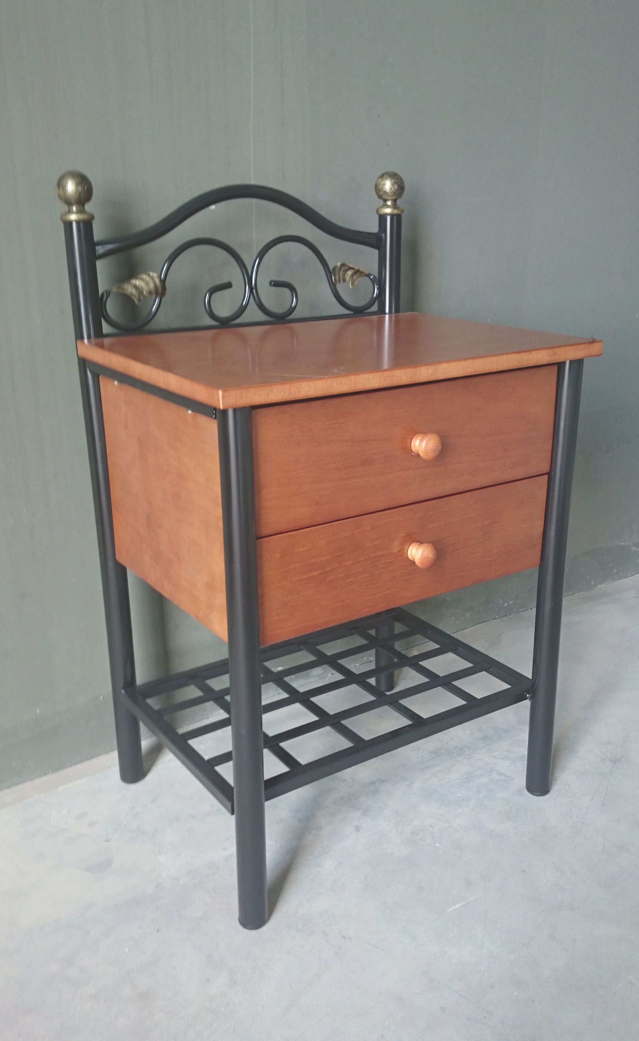 Mesita Bélgica: Catálogo de muebles de forja de Forja Manuel Jiménez Mesita Bélgica: Catálogo de muebles de forja de Forja Manuel Jiménez