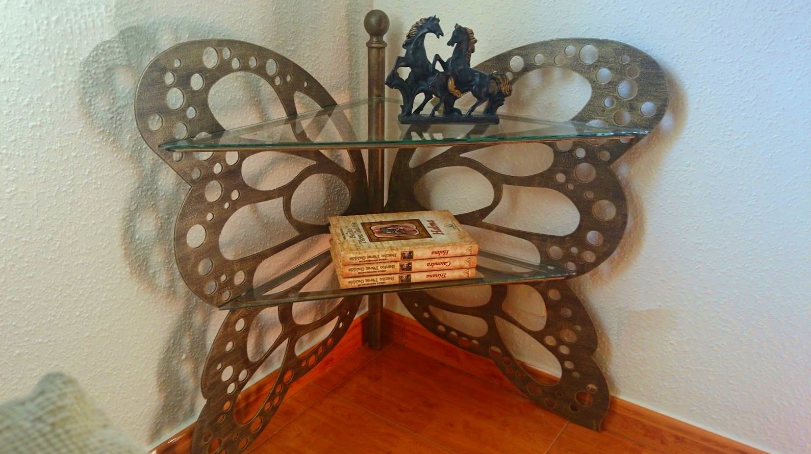 Rinconera Mariposa: Catálogo de muebles de forja de Forja Manuel Jiménez Rinconera Mariposa: Catálogo de muebles de forja de Forja Manuel Jiménez