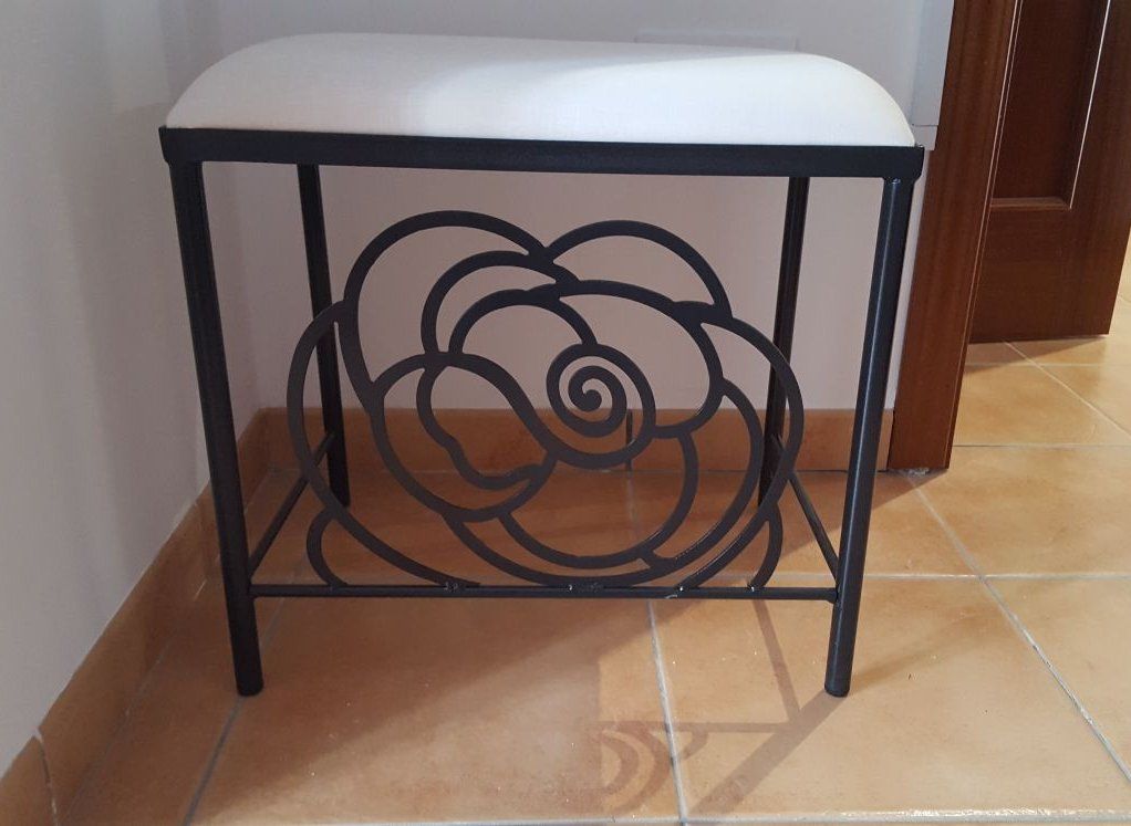 Banqueta Rosa: Catálogo de muebles de forja de Forja Manuel Jiménez Banqueta Rosa: Catálogo de muebles de forja de Forja Manuel Jiménez
