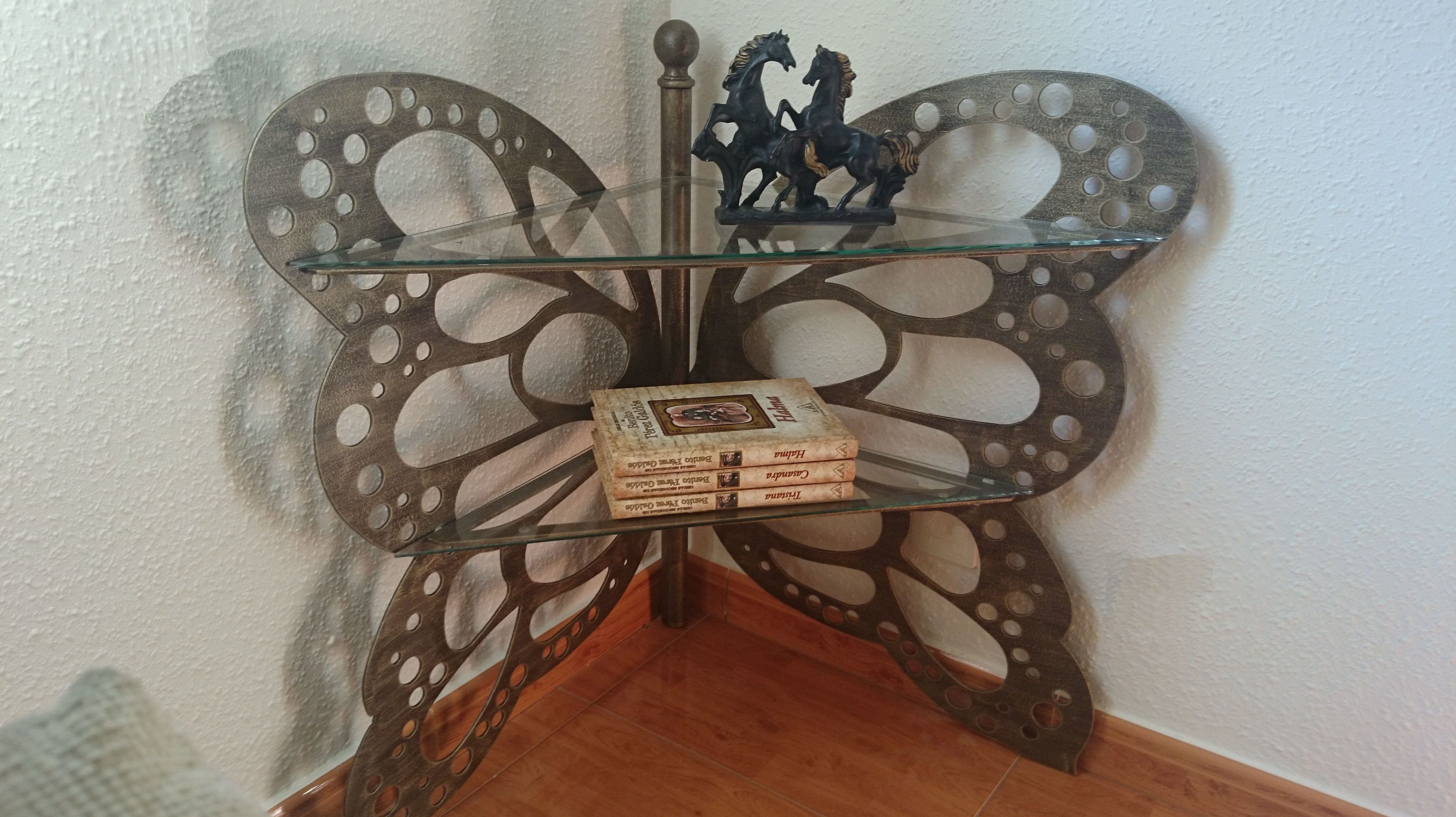 Rinconera Mariposa: Catálogo de muebles de forja de Forja Manuel Jiménez Rinconera Mariposa: Catálogo de muebles de forja de Forja Manuel Jiménez