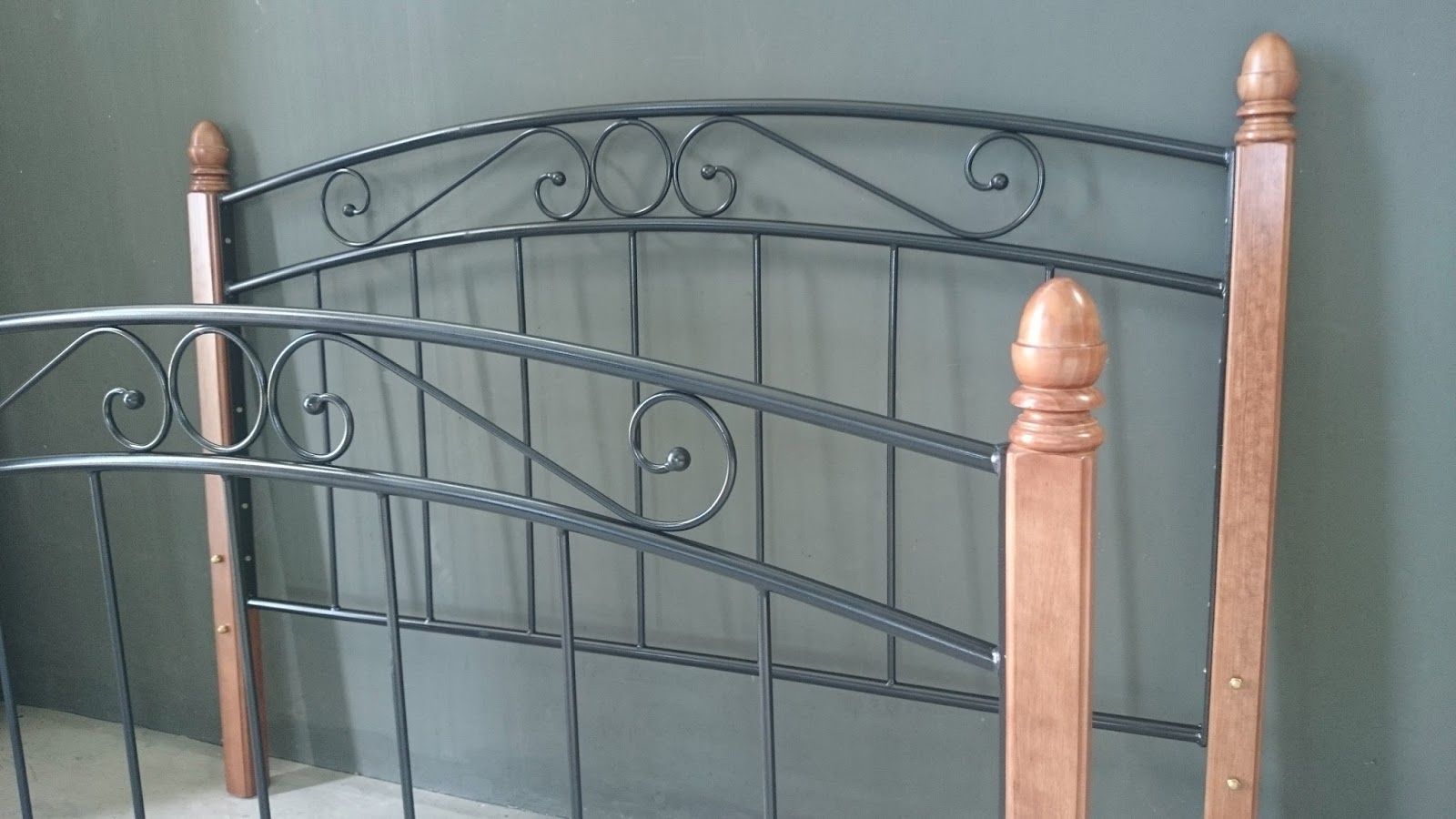 Cama Castellón con madera: Catálogo de muebles de forja de Forja Manuel Jiménez Cama Castellón con madera: Catálogo de muebles de forja de Forja Manuel Jiménez