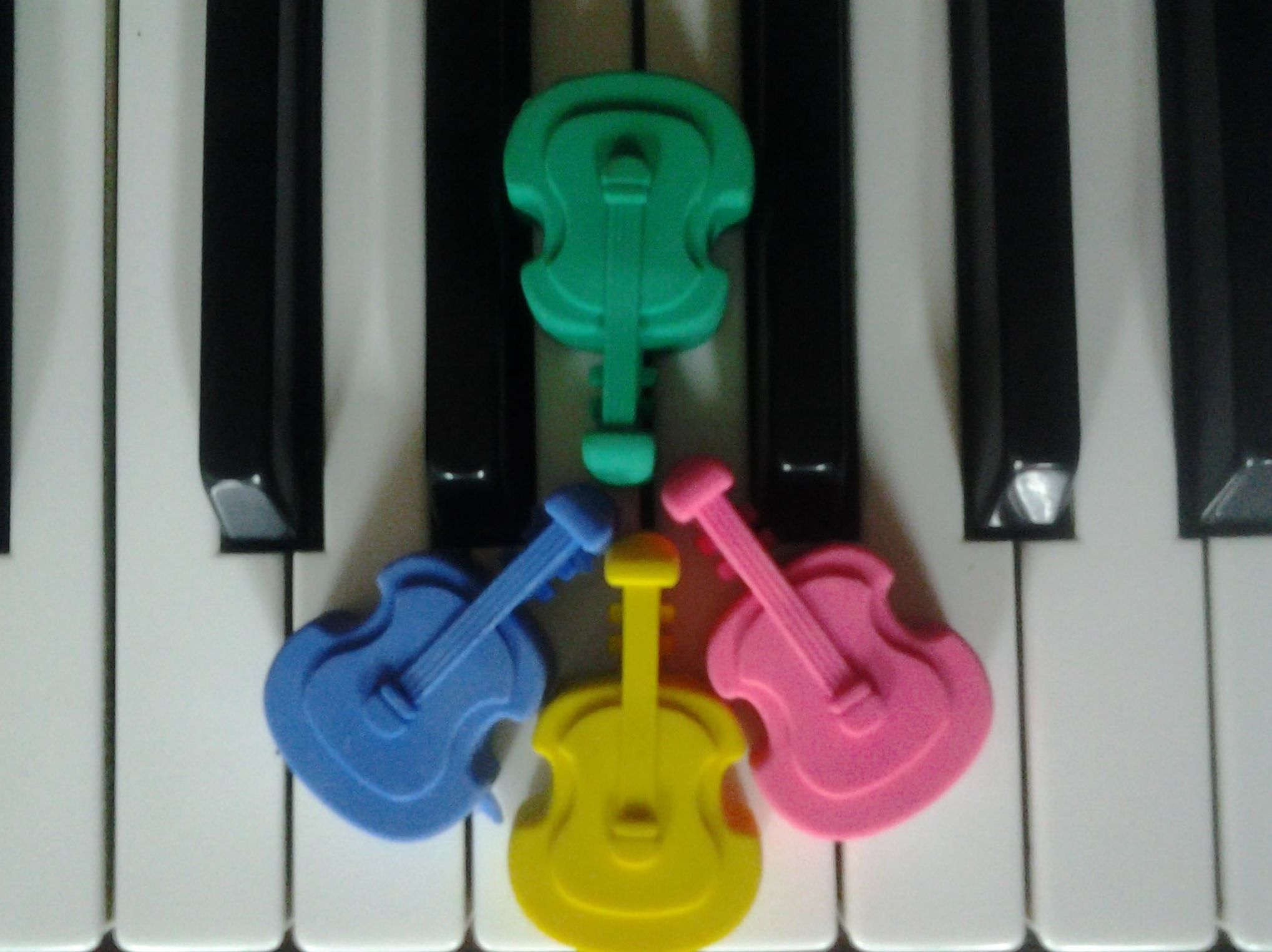 MÚSICA Y MOVIMIENTO: Profesores de Escuela de música Fama MÚSICA Y MOVIMIENTO: Profesores de Escuela de música Fama