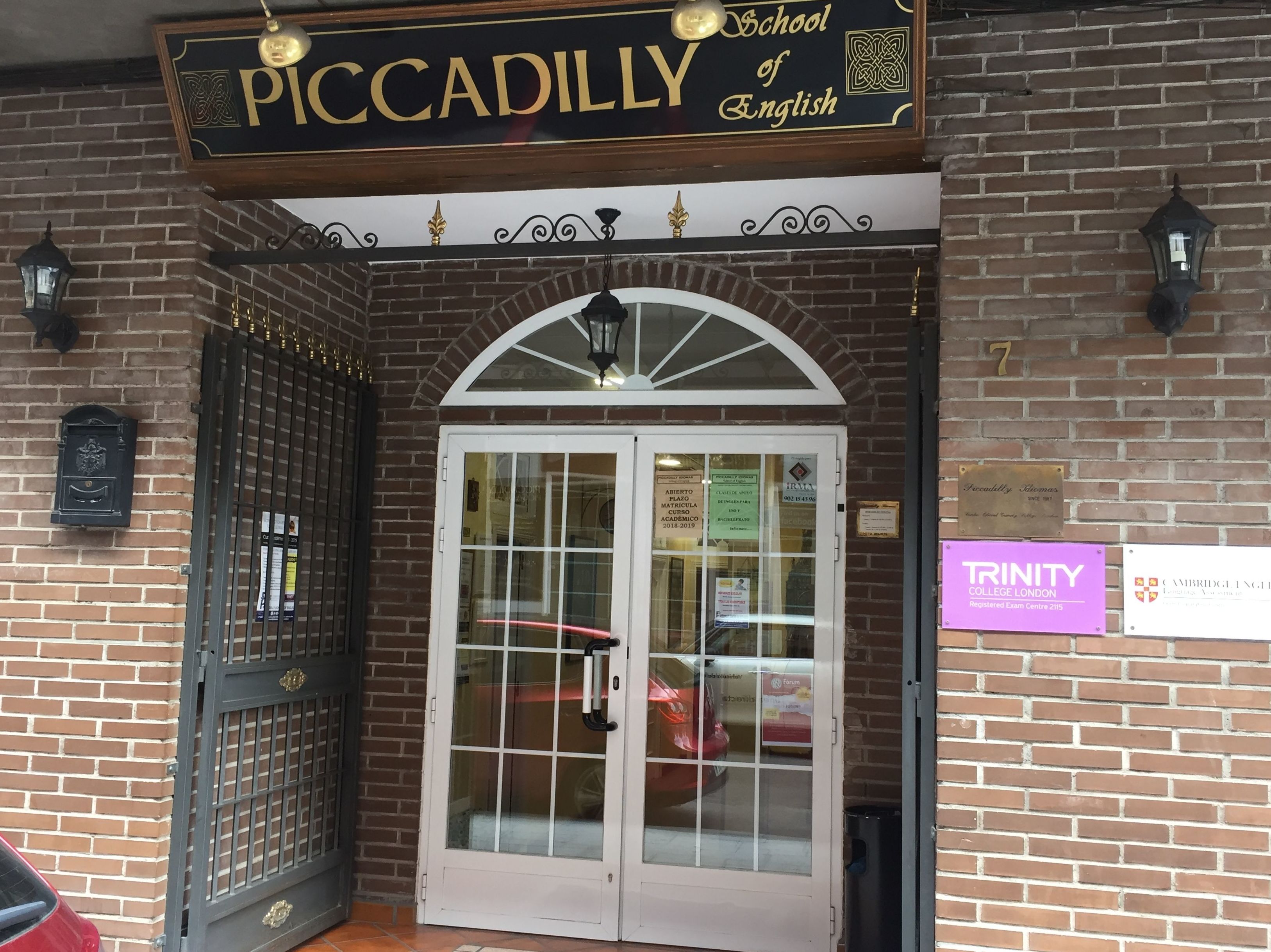 Quienes Somos: Catálogo de Piccadilly Idiomas Quienes Somos: Catálogo de Piccadilly Idiomas