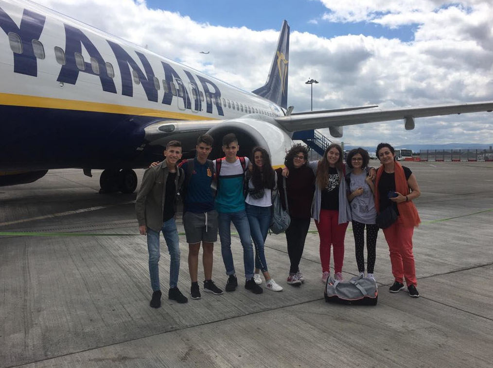 Cursos en el extranjero para jóvenes (de 12 a 17 años): Catálogo de Piccadilly Idiomas Cursos en el extranjero para jóvenes (de 12 a 17 años): Catálogo de Piccadilly Idiomas