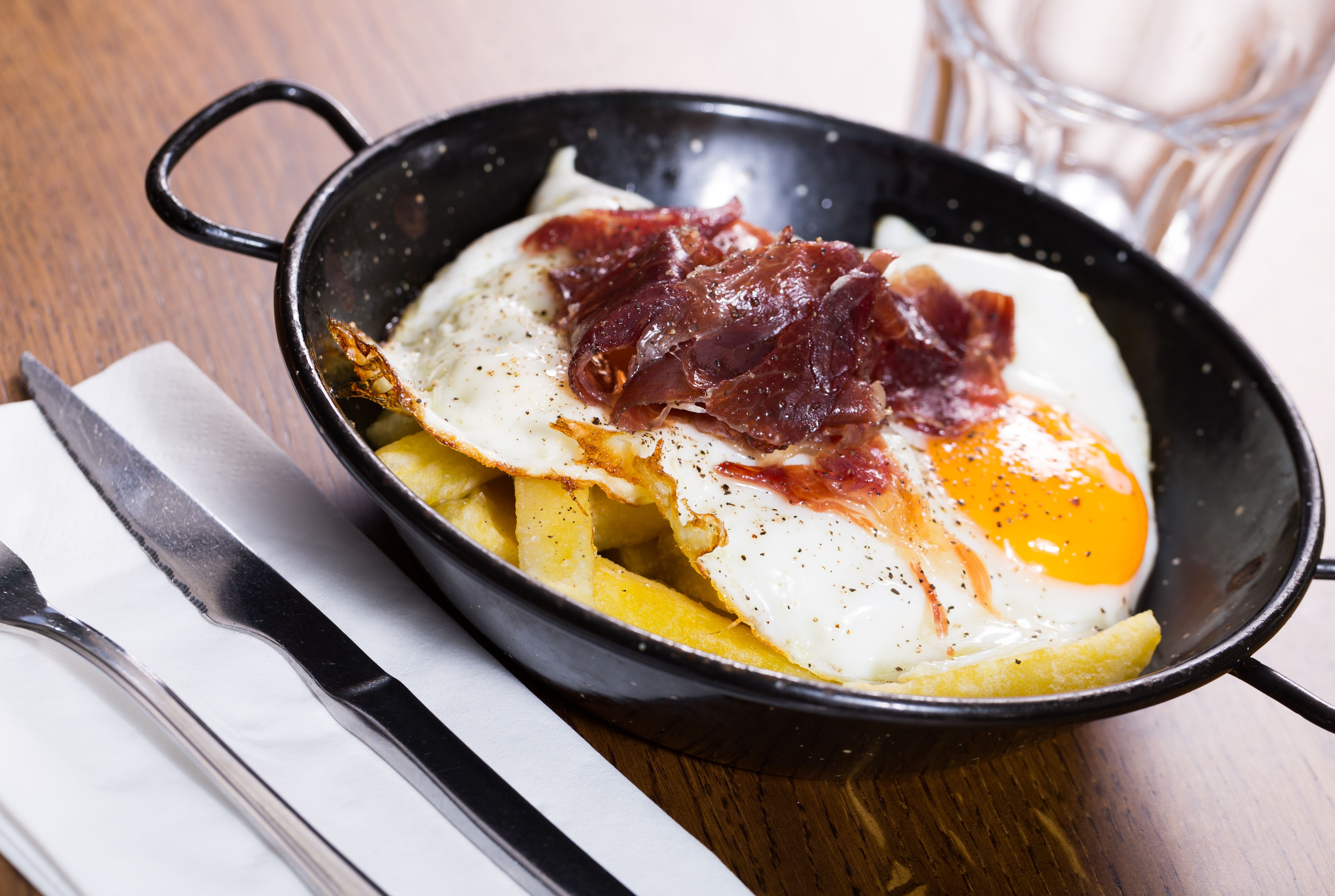 Huevos Rotos: Carta de Restaurante La Fragua de Leganés Huevos Rotos: Carta de Restaurante La Fragua de Leganés