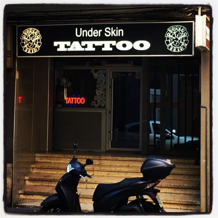 El estudio: Tattoo de Under Skin Tattoo Santa Co El estudio: Tattoo de Under Skin Tattoo Santa Co