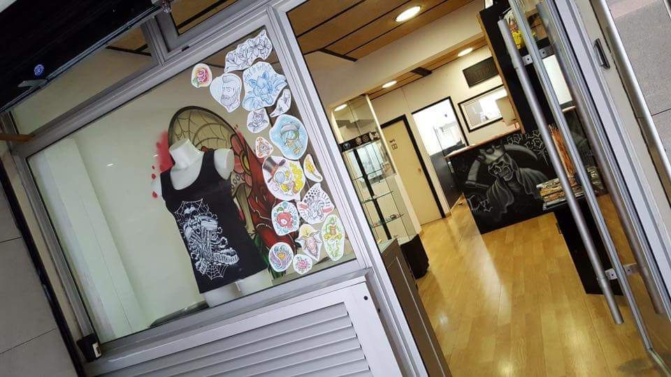 El estudio: Tattoo de Under Skin Tattoo Santa Co El estudio: Tattoo de Under Skin Tattoo Santa Co