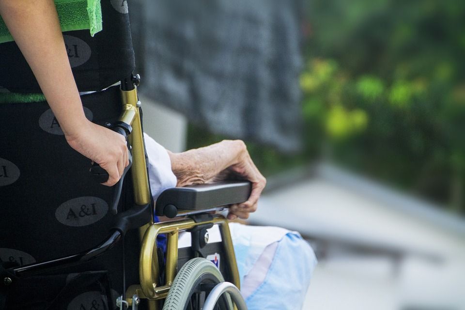 Acompañamientos y traslados: Servicios de Ayuda Domicilio Velando Acompañamientos y traslados: Servicios de Ayuda Domicilio Velando