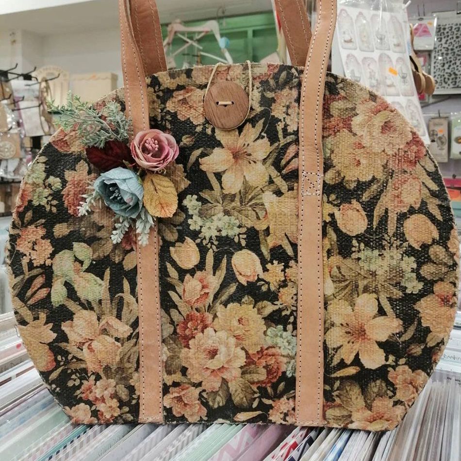 Bolso pleita y servilleta fondo negro: Productos y servicios de Scrappiel Bolso pleita y servilleta fondo negro: Productos y servicios de Scrappiel