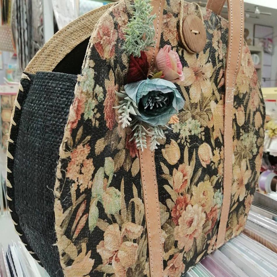 Bolso pleita y servilleta fondo negro: Productos y servicios de Scrappiel Bolso pleita y servilleta fondo negro: Productos y servicios de Scrappiel