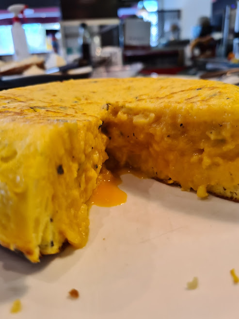 Tortilla española trufada (4 pax) cuajada al momento: Carta de Bar Restaurante Doña Elena Tortilla española trufada (4 pax) cuajada al momento: Carta de Bar Restaurante Doña Elena