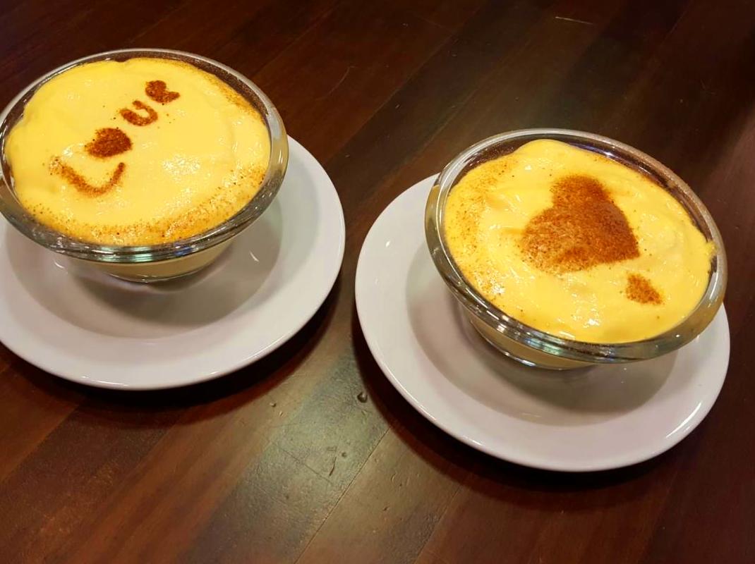 postres y copas en las tablas postres y copas en las tablas