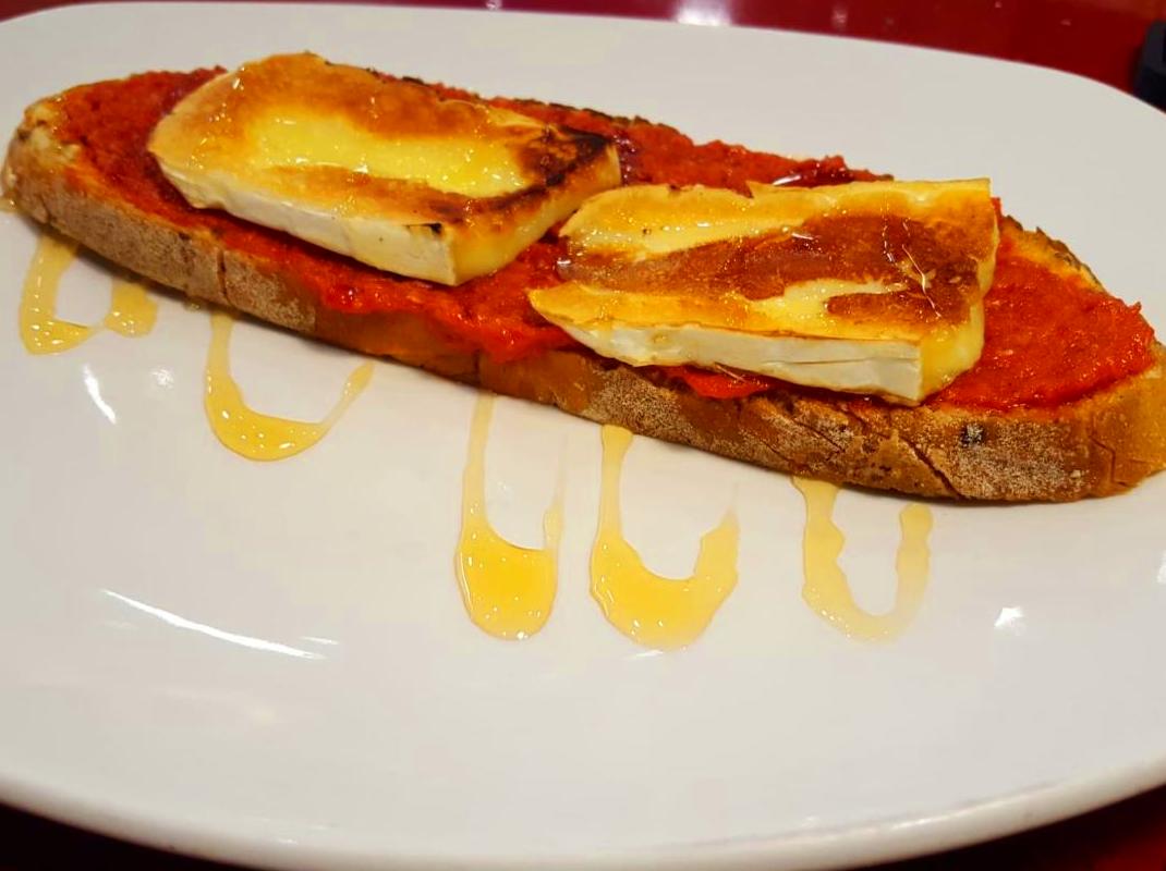 tostas en las tablas madrid restaurante Doña Elena tostas en las tablas madrid restaurante Doña Elena
