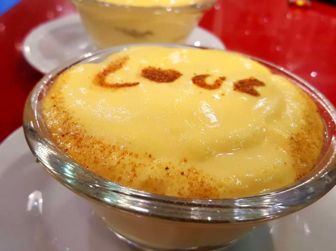 postres y copas en las tablas postres y copas en las tablas