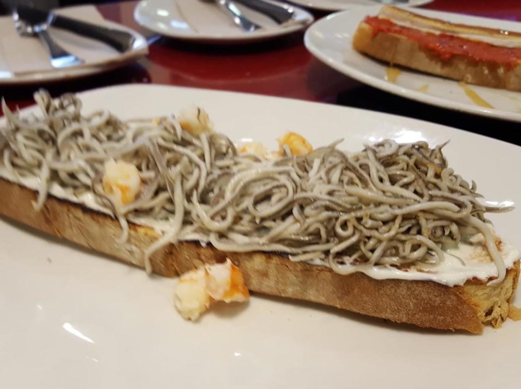 Tostas en las tablas, madrid , restaurasnte Doña Elena Tostas en las tablas, madrid , restaurasnte Doña Elena