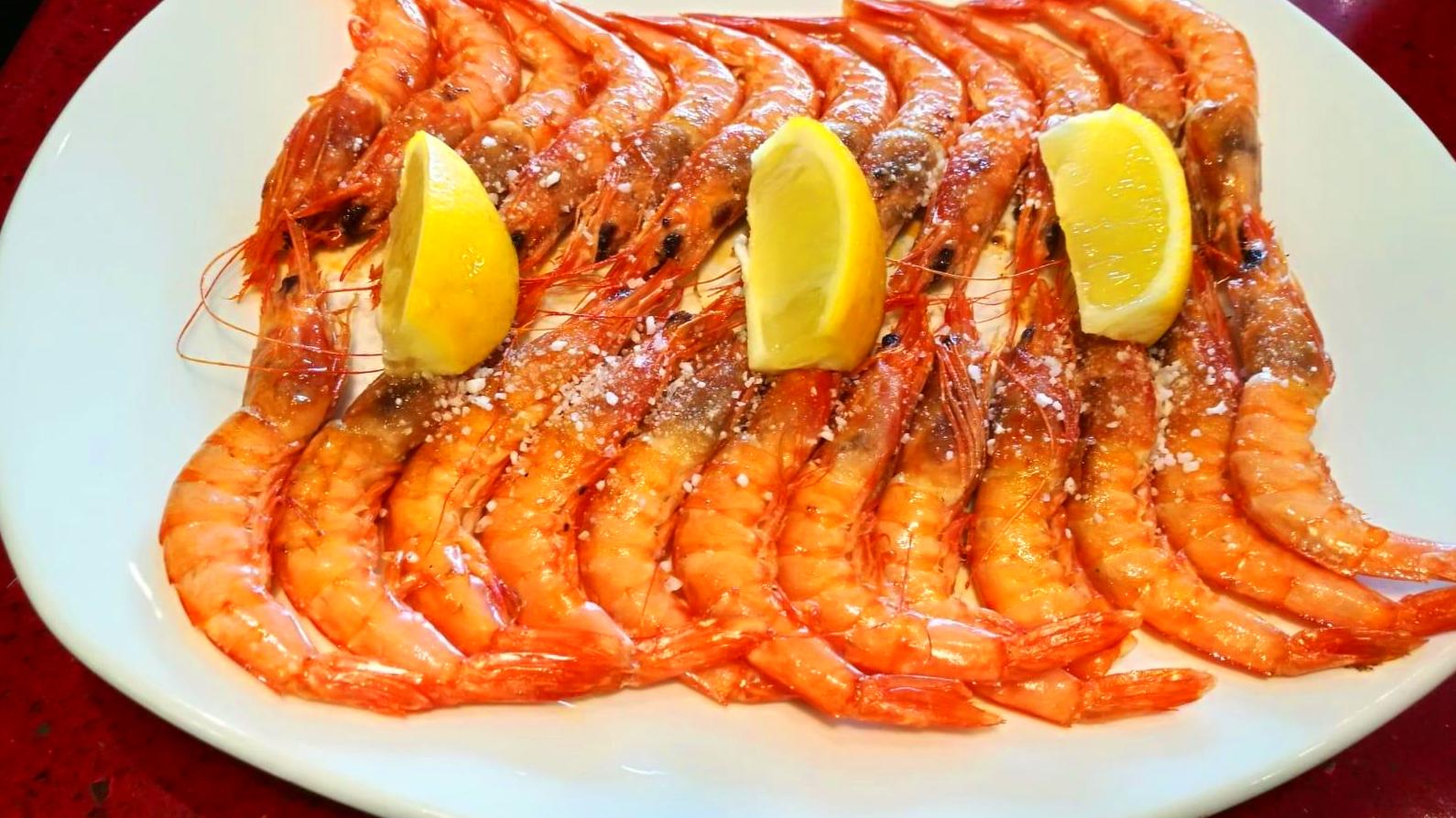 gamnas a la plancha en las tablas, restaurante Doña Elena gamnas a la plancha en las tablas, restaurante Doña Elena