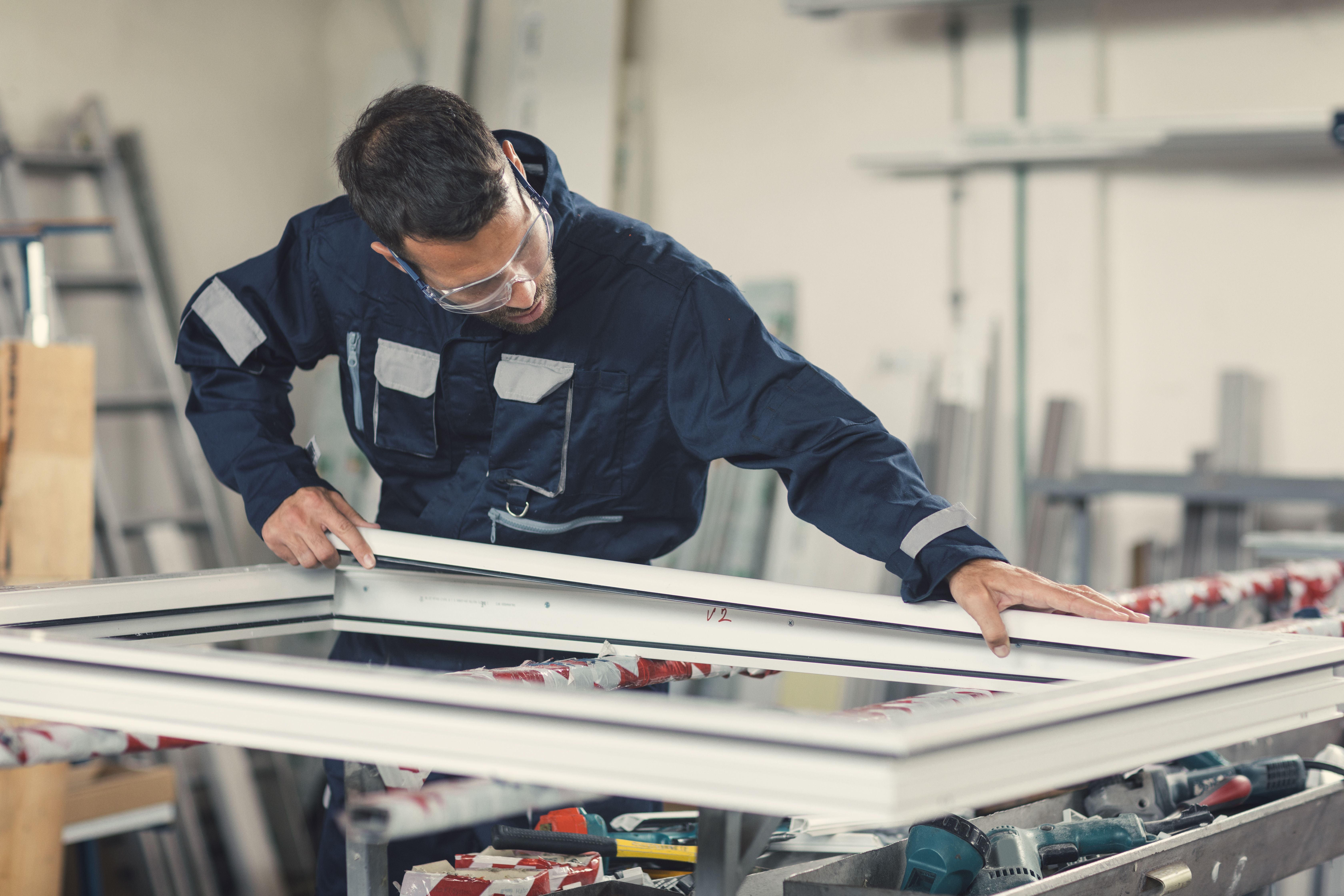 Fabricación, instalación y reparación de carpintería metálica: Servicios de Cristalería Hierro y Aluminios Rafa Fabricación, instalación y reparación de carpintería metálica: Servicios de Cristalería Hierro y Aluminios Rafa