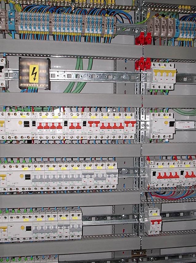 Cuadros eléctricos: Catálogo de Froilán Grupos Electrógenos Cuadros eléctricos: Catálogo de Froilán Grupos Electrógenos