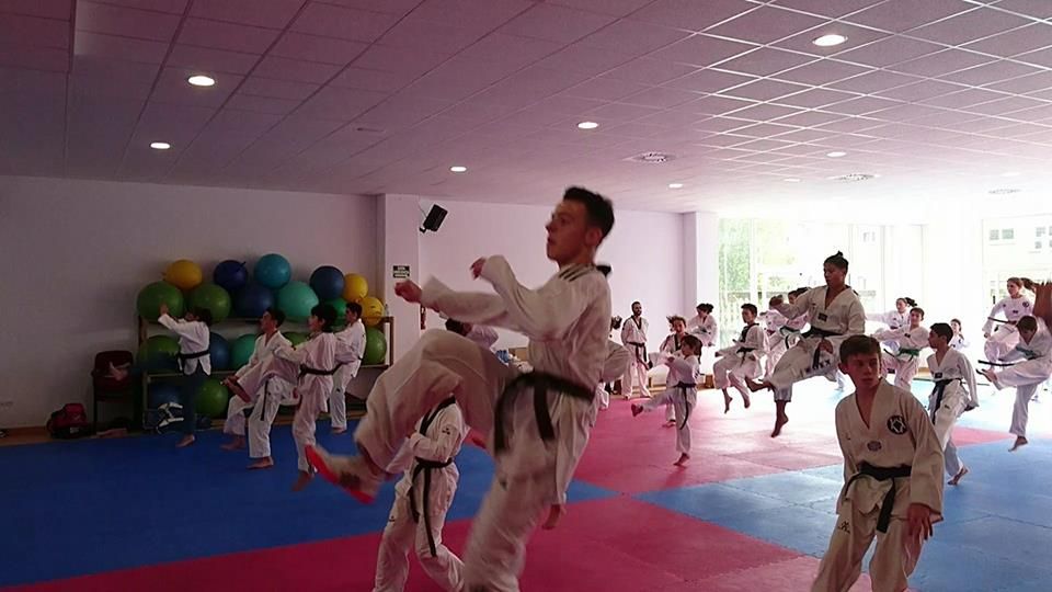 Artes marciales: Servicios de Centro Deportivo Luar Artes marciales: Servicios de Centro Deportivo Luar