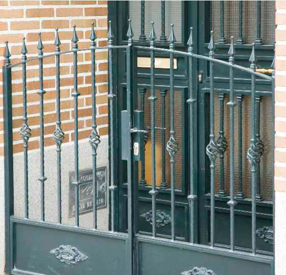 PUERTA ABATIBLE PUERTA ABATIBLE