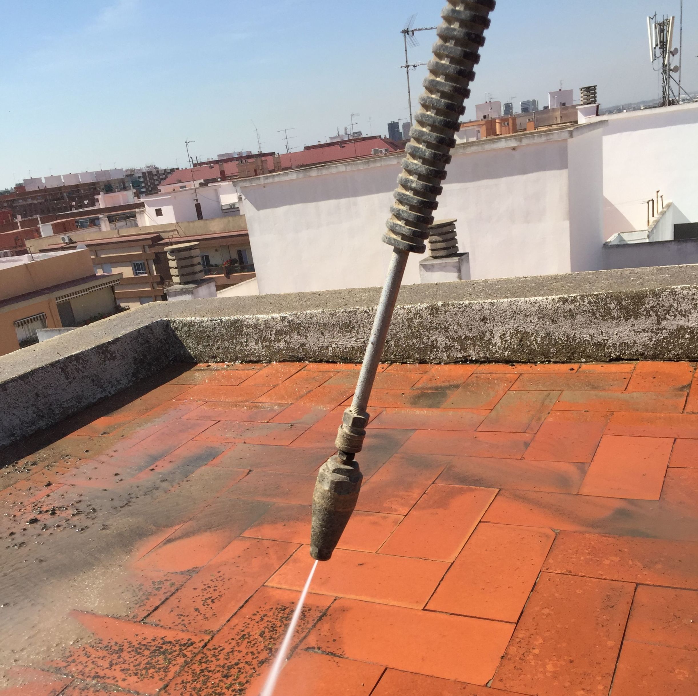 Limpieza de cubiertas o fachadas Limpieza de cubiertas o fachadas